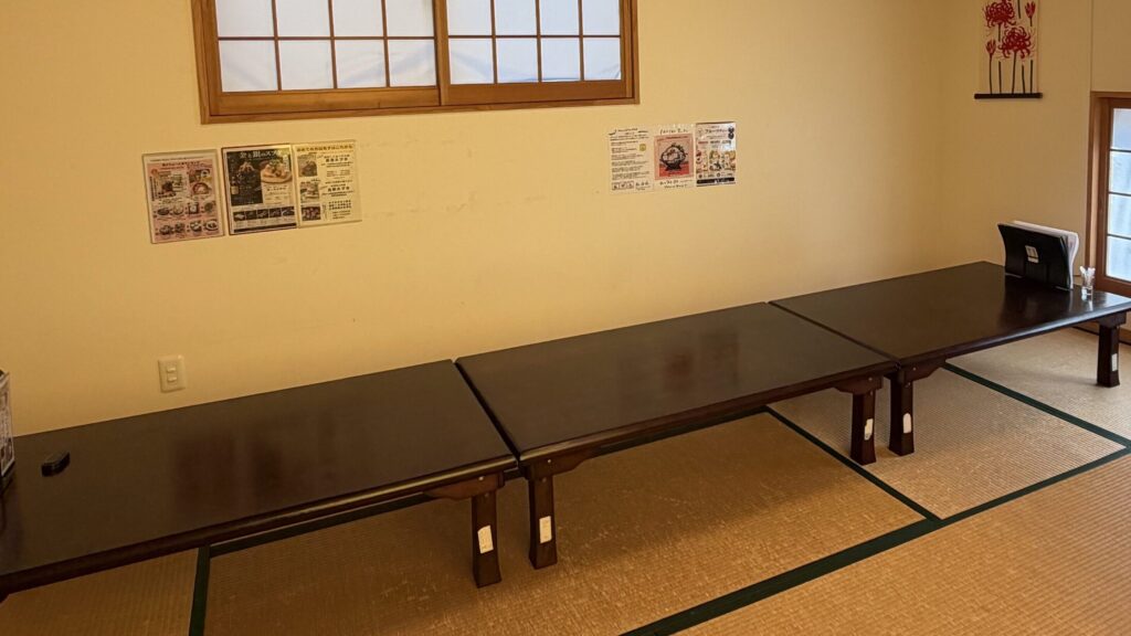 プチレストランやながわの内観
